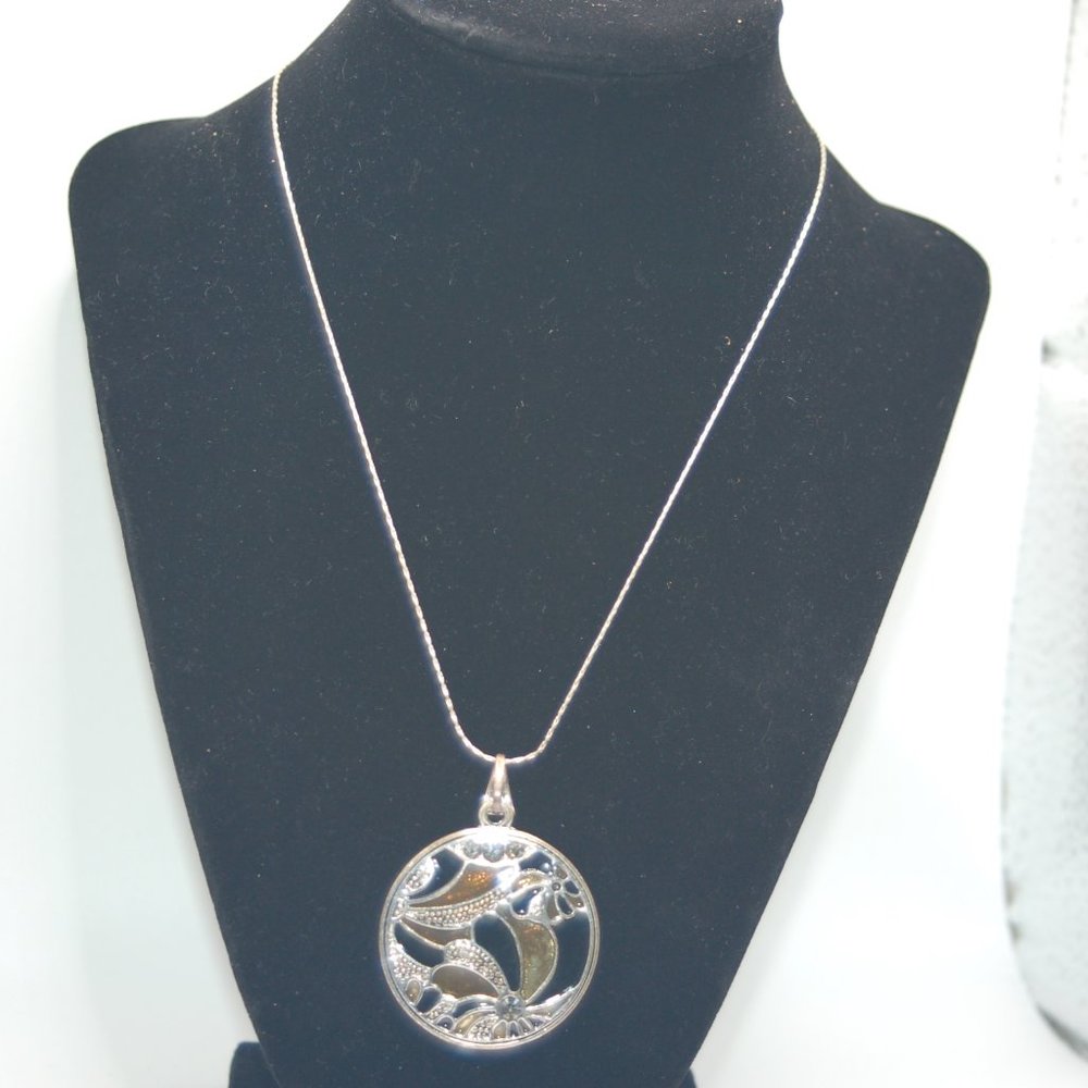 Silver Tone w/ Black, Brown Round Pendant Necklace